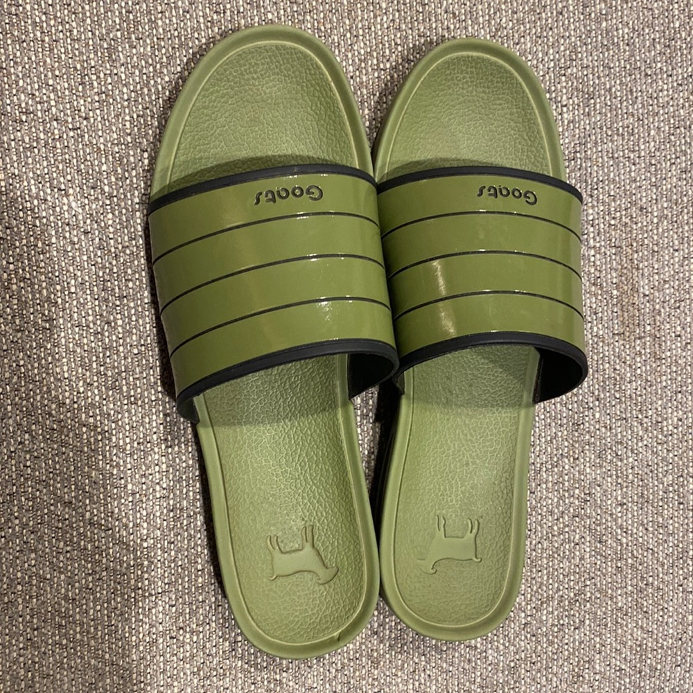 Goats slip ons size 3
